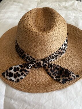 Vince Camuto sun hat NWOT